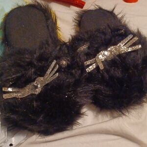 😀3/$12  Nwt🎄 Fuzzy Black Cat Slippers with Silver Accents